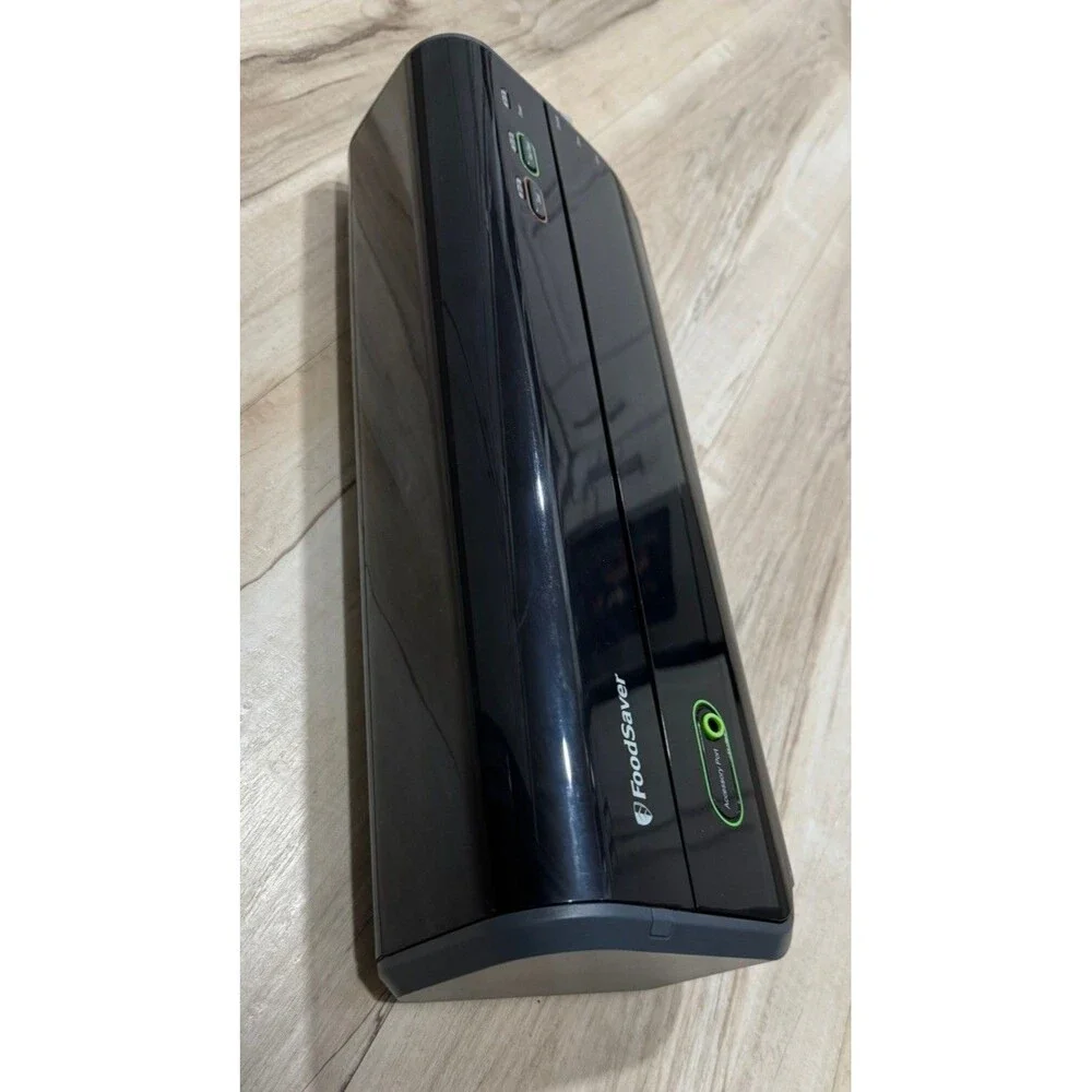 FoodSaver Vacuum Sealer Machine FM2000-015 Black TESTED WORKS